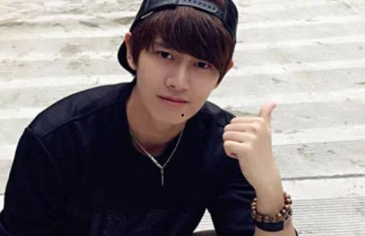 娱乐吃瓜君任嘉伦,娱乐吃瓜界的“瓜王”传奇  第2张